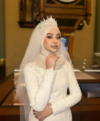 Hair and Makeup Melbourne cbd- Vivianmakeup