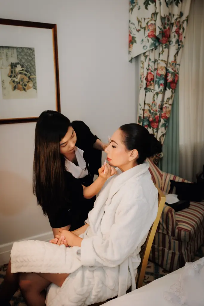 YOUR FLAWLESS LOOKS AWAITS