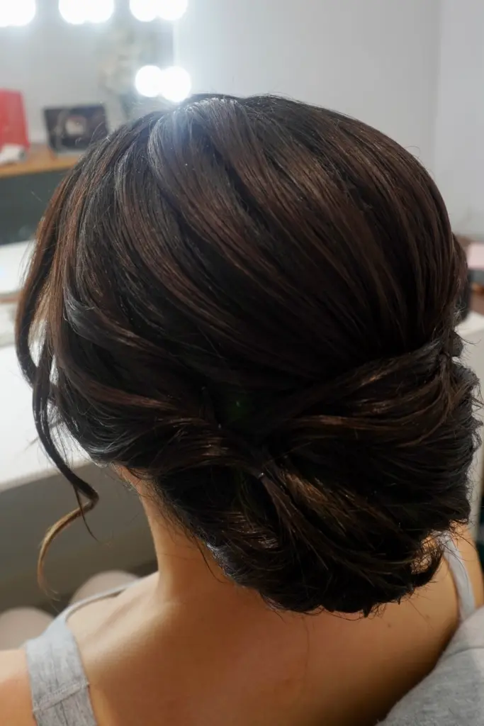 Beauty in a Pinch: Master Hairstyling and Makeup Skills to Look Flawless Anywhere, Anytime Vivian Artistry Vivian Makeup Melbourne