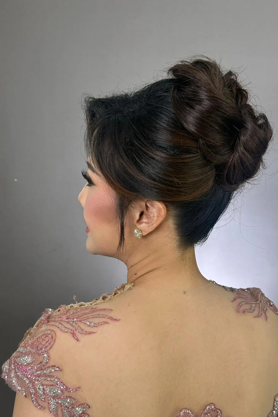 (hairstyling) bridal hair and makeup 20